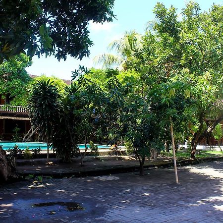 Budhi Beach Inn Кута Екстериор снимка