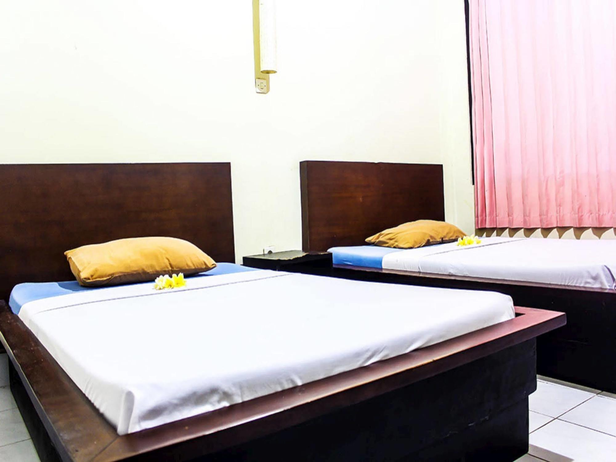 Budhi Beach Inn Кута Екстериор снимка