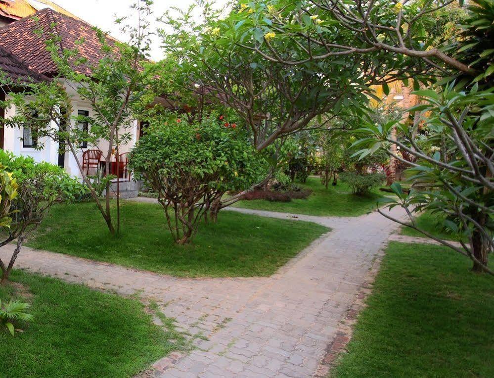 Budhi Beach Inn Кута Екстериор снимка
