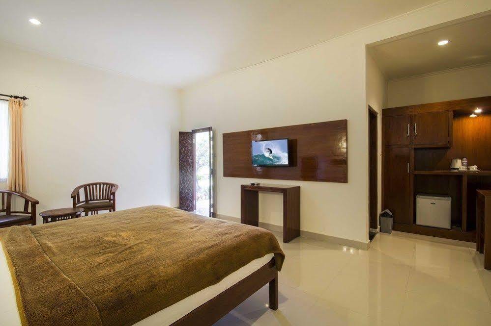Budhi Beach Inn Кута Екстериор снимка